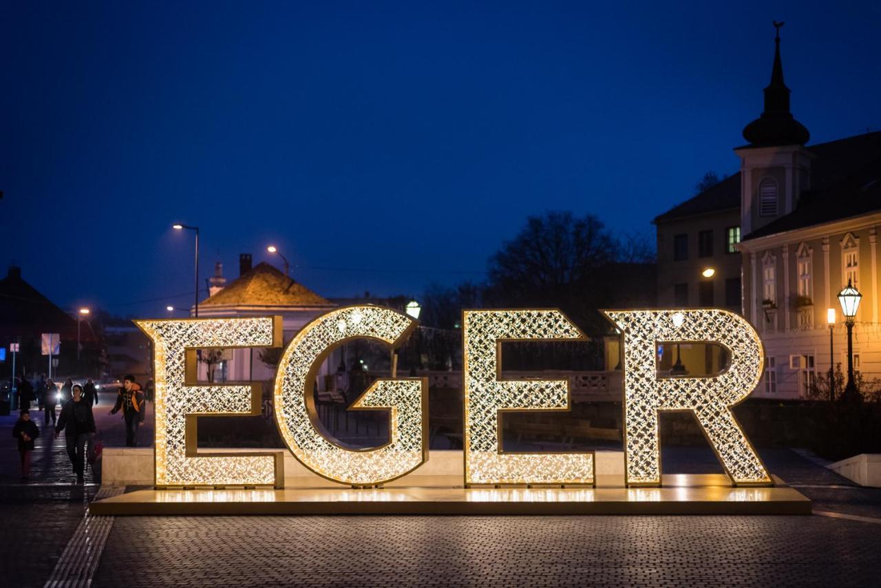 Nobilis Apartman Eger Exteriör bild