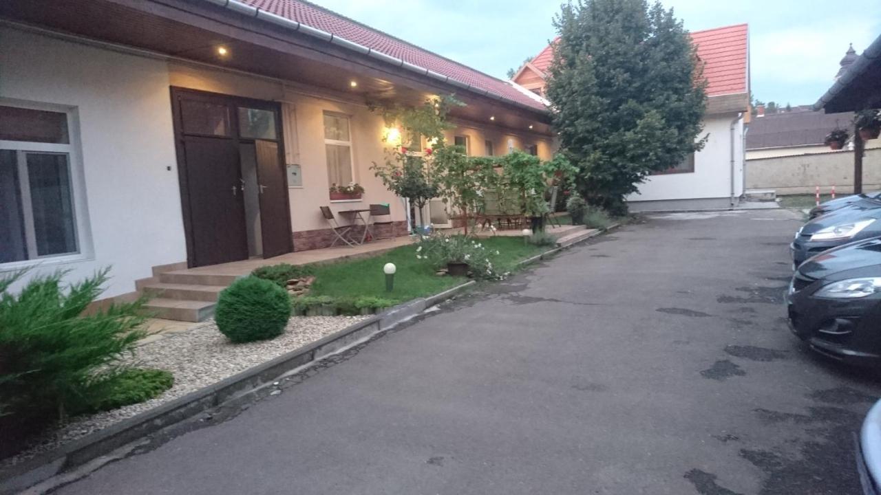 Nobilis Apartman Eger Exteriör bild