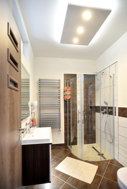 Nobilis Apartman Eger Exteriör bild