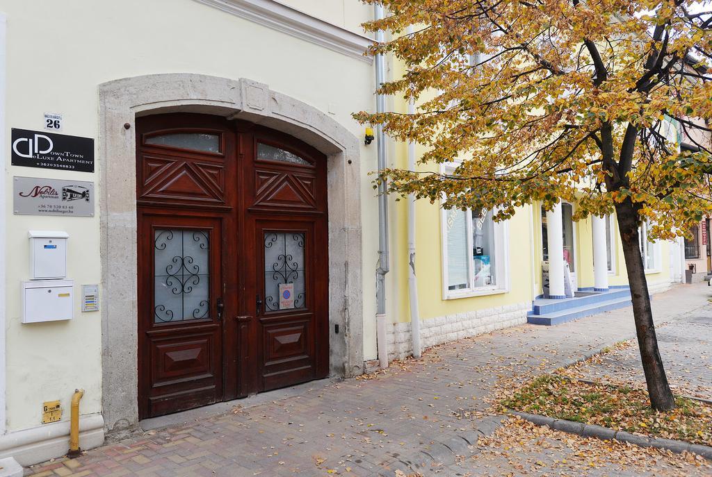 Nobilis Apartman Eger Exteriör bild