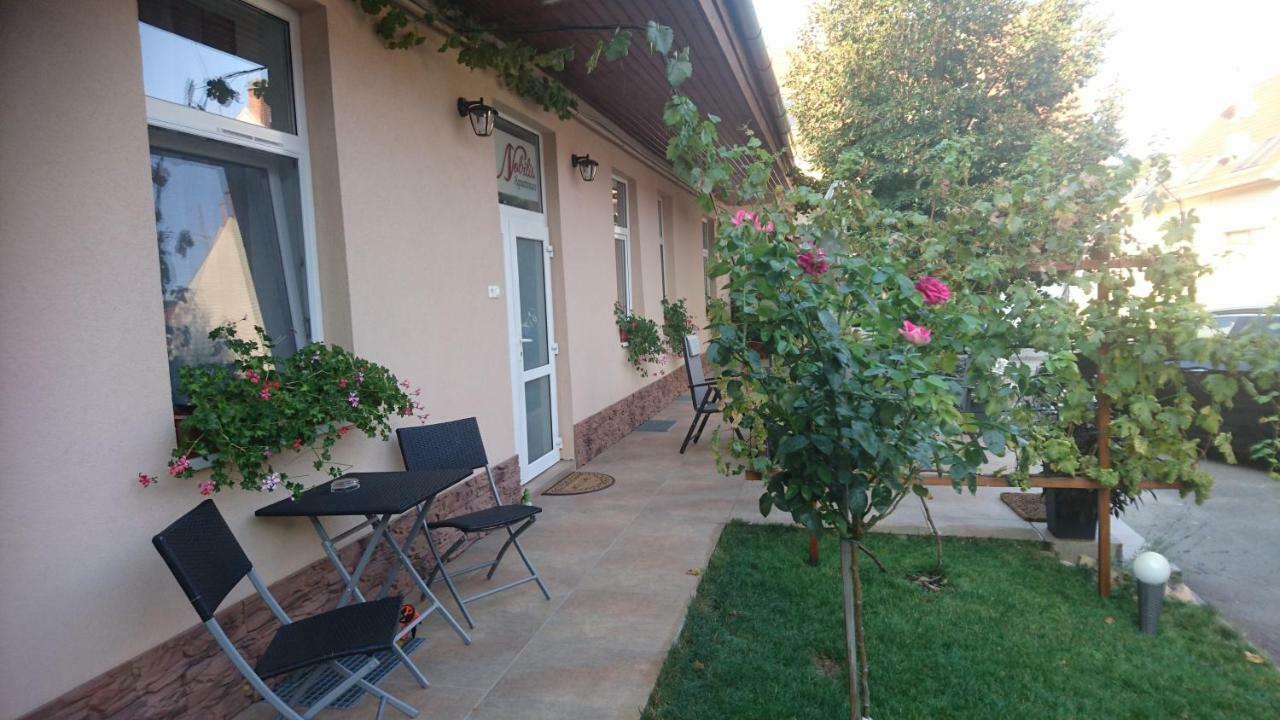 Nobilis Apartman Eger Exteriör bild