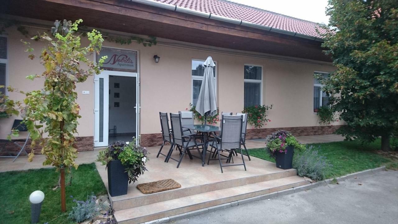 Nobilis Apartman Eger Exteriör bild