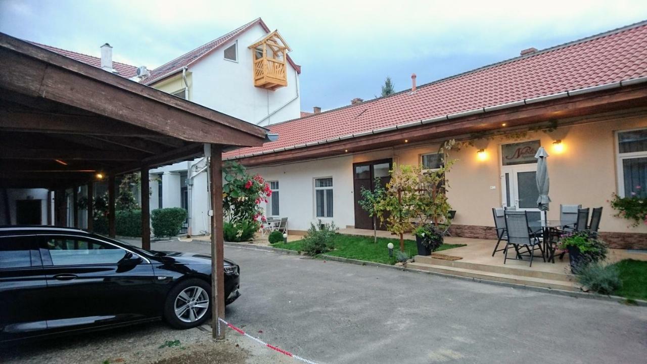 Nobilis Apartman Eger Exteriör bild