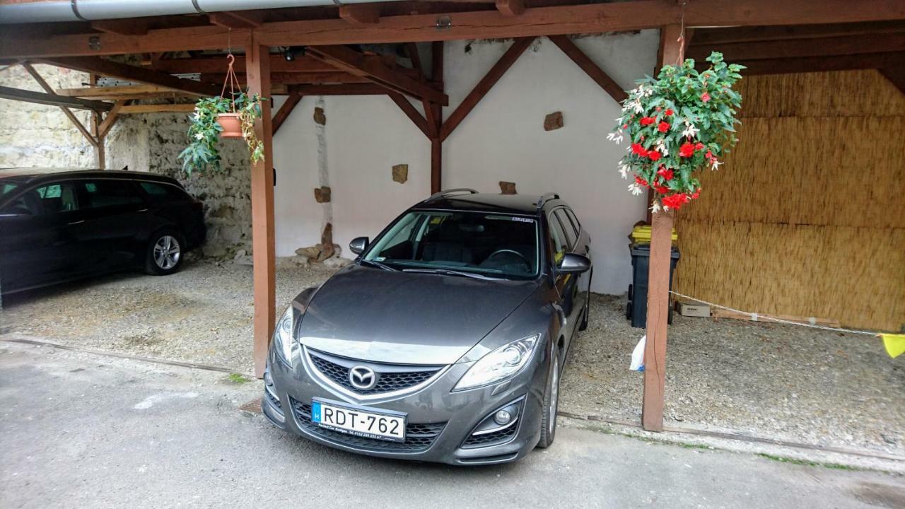 Nobilis Apartman Eger Exteriör bild